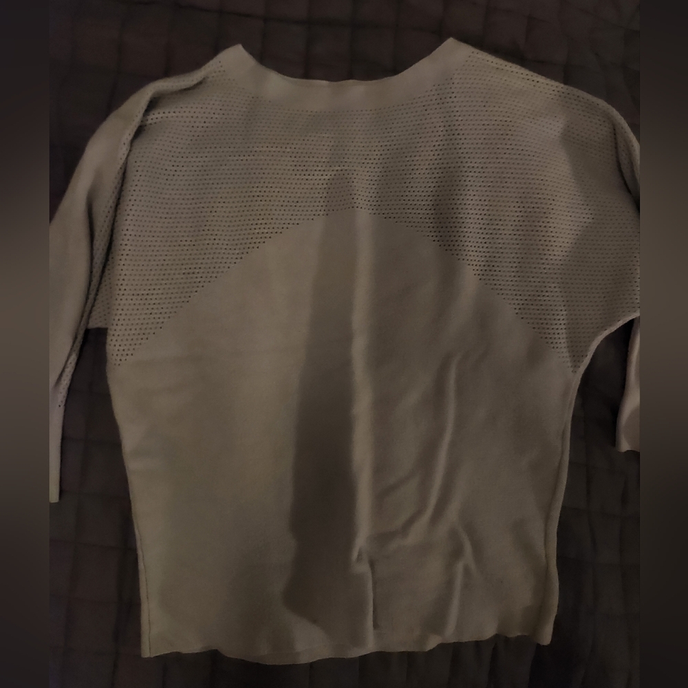 Women’s Knit Long-Sleeve Top in Light Gray